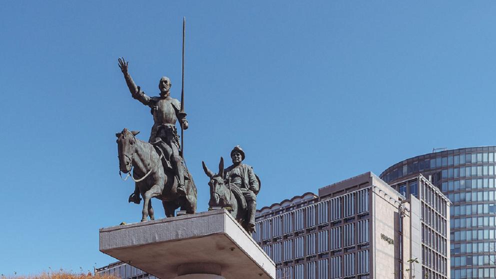Statue depicting Don Quixote and Sancho Panza in Brussels. Credit: Flocci Nivis via Wikimedia Commons